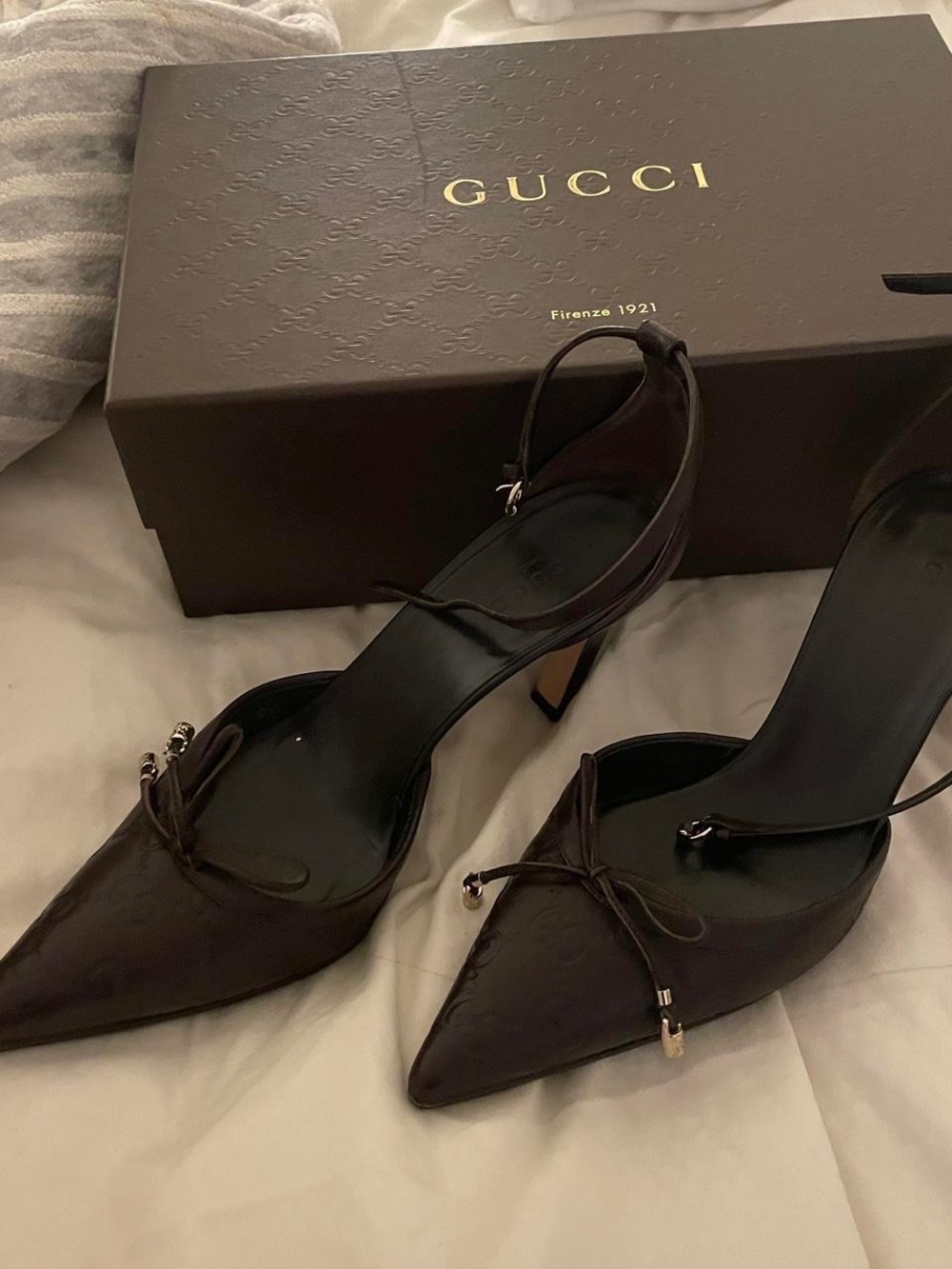 2000s vintGucci Women's Dark Brown Embossed Leather Pointed-Toe Ankle-Strap Heel - Picture 2 of 3